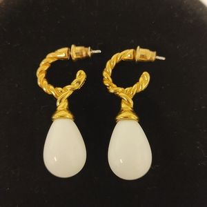 Vintage Monet Summer White Earrings Vintage Gold Tone Pierced Drop